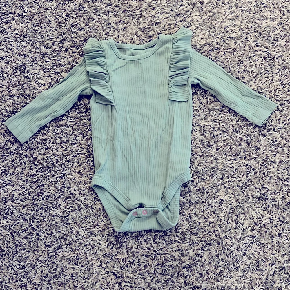 Cat & Jack 6-9M Onesie Green Ruffle